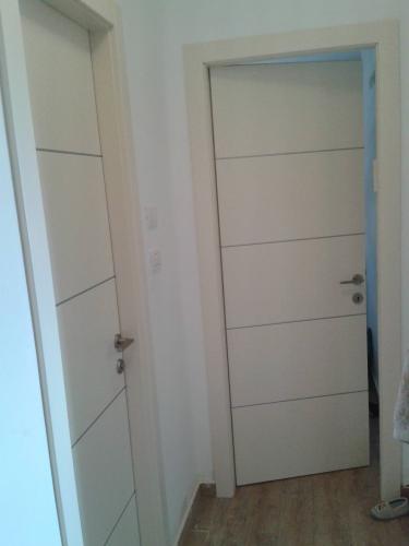 התקנה של דלת פנים